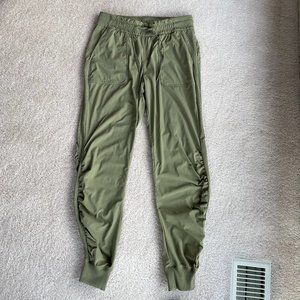 LULULEMON Similar to The Studio Jogger sz 10